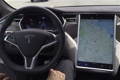 Tesla: Ανακαλεί πάνω από 285.000 αυτοκίνητα στην Κίνα