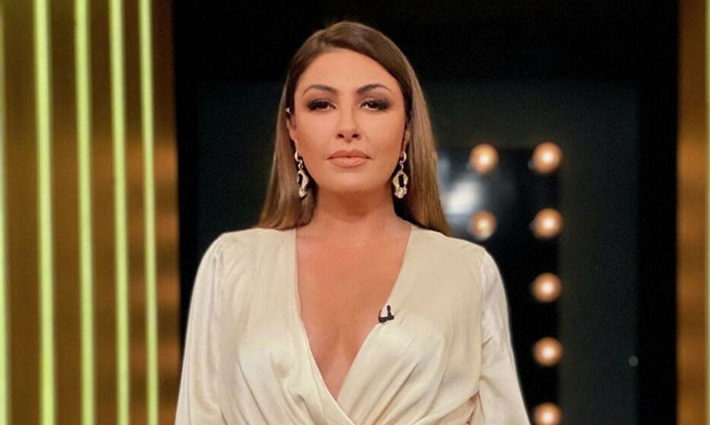 Η εκρηκτική Έλενα Παπαρίζου αποκλειστικά στο MEGA STAR