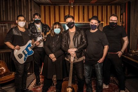 Ο Θοδωρής Μαραντίνης στην παρέα του Mega Star