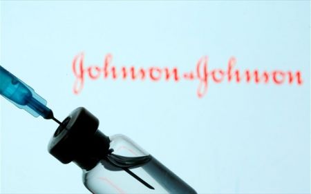 Εμβόλιο Johnson & Johnson: Ίσως χρειαστεί και δεύτερη δόση