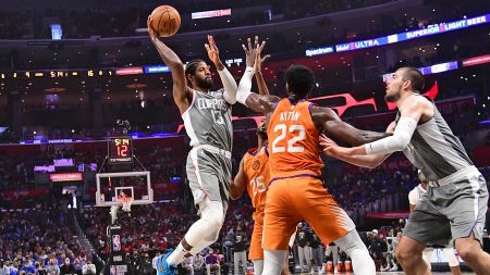 NBA: Καθάρισαν εκτός έδρας τους Κλίπερς οι Σανς με 80-84 και έκαναν το 3-1