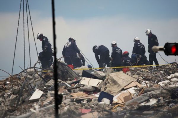 Φλόριντα: 5 νεκροί, 156 αγνοούμενοι από την κατάρρευση κτιρίου – Τι είχε εντοπίσει έκθεση μηχανικού | tovima.gr