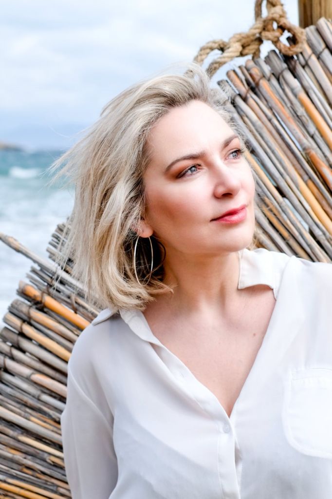 Ρίτα Αντωνοπούλου : Στο τραγούδι ενεργώ με την καρδιά μου και την αλήθεια μου