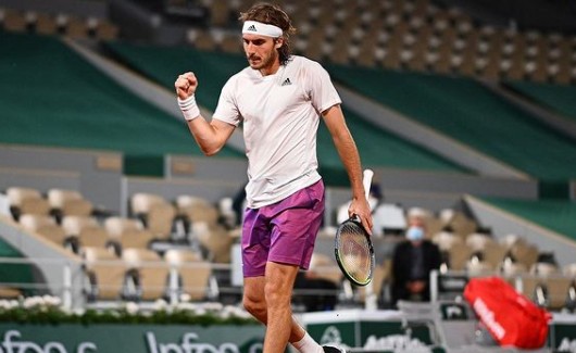 Στέφανος Τσιτσιπάς: Η Daily Mail «υμνεί» τον «Έλληνα θεό»