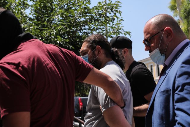 Μονή Πετράκη: «Όλα είναι συνομωσία» λέει ο ιερέας με το καυστικό υγρό – Πήρε προθεσμία να απολογηθεί την Τρίτη