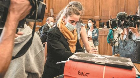 Η δίκη της Βαλερί Μπακό συγκλόνισε τη Γαλλία | tovima.gr