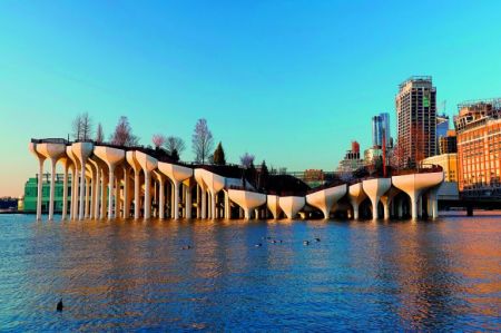 Ενα «φύλλο» στις όχθες του ποταμού Χάντσον