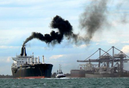 Κλιματική αλλαγή: Και οι εκπομπές της ναυτιλίας στην αγορά άνθρακα της ΕΕ