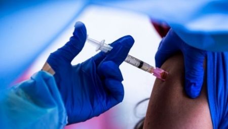 Δημοσκόπηση: 65% υπέρ του υποχρεωτικού εμβολιασμού για συγκεκριμένους κλάδους