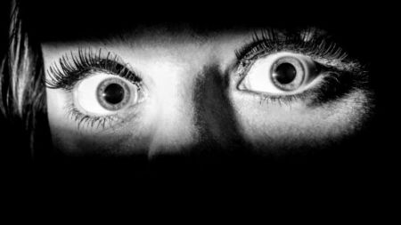 Ναι στα εμβόλια, αλλά τι γίνεται με τα ανθρώπινα δικαιώματα και τις προσωπικές ελευθερίες;