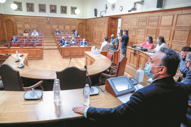 Στην Ολομέλειατης Βουλήςη τύχη Παππά