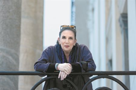 Τραγουδώντας την Παπαγιαννοπούλου