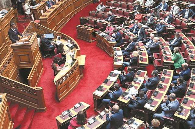 Πρόταση μομφής: Live η συζήτηση στη Βουλή | tovima.gr