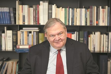 «Πρέπει να προστατεύσουμε τη φιλελεύθερη δημοκρατία»