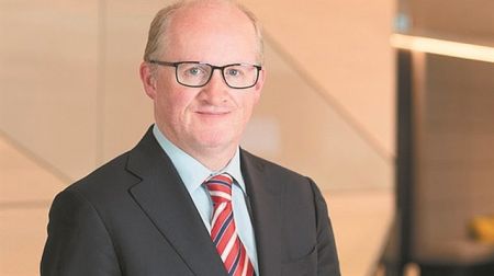 Οι κρίσεις έκαναν πιο ανθεκτικό το ευρώ