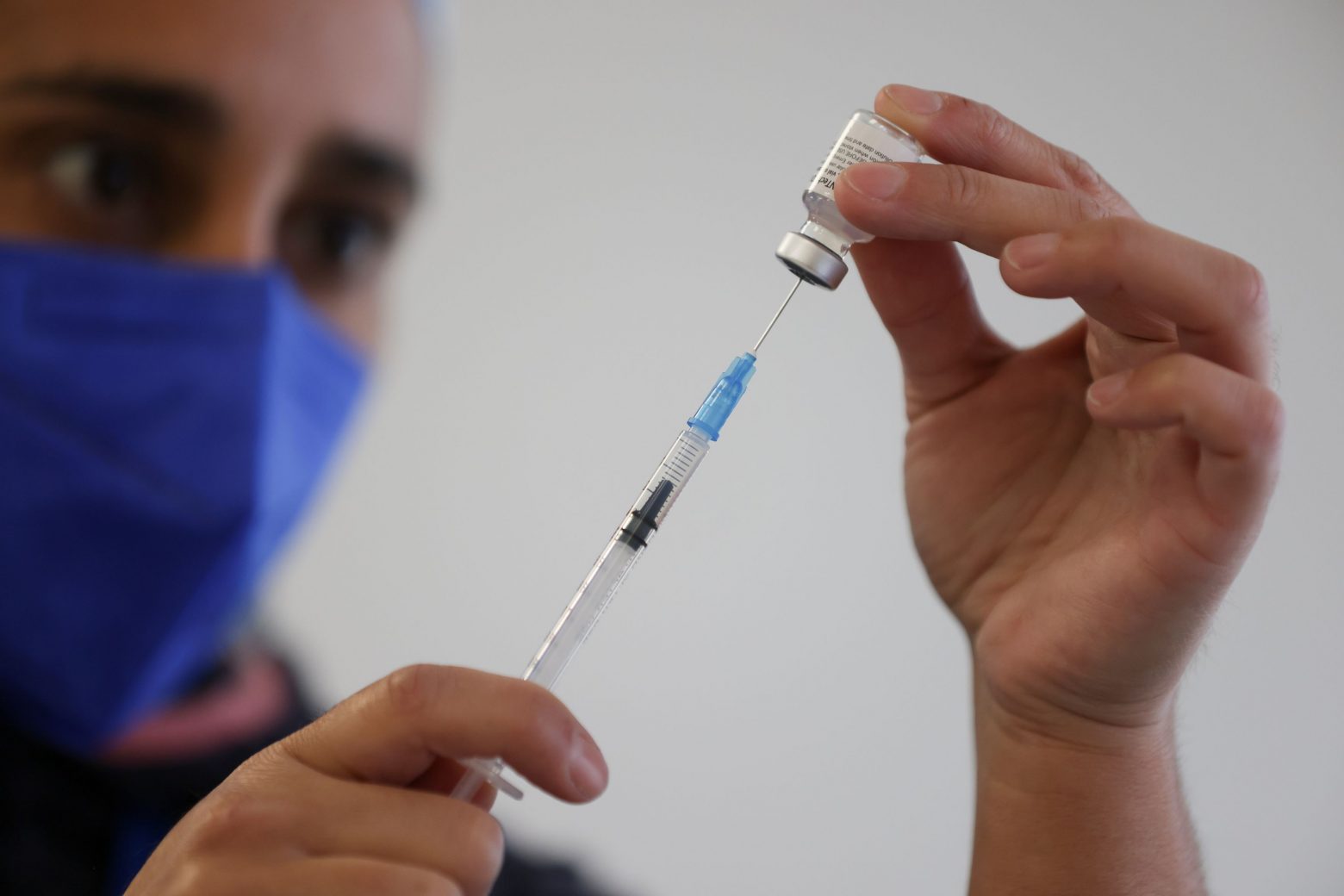 Βατόπουλος: Πιο μεταδοτικές οι μεταλλάξεις – Πρέπει να εμβολιαστούν όλοι