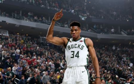 Τι ζήτησε ο Γιάννης Αντετοκουνμπο από τους φίλους των Μπακς