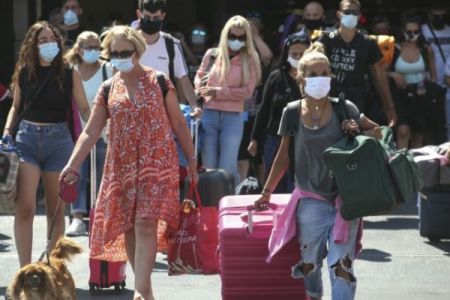 Μετάλλαξη Δέλτα: Έκτακτα μέτρα για να αποφύγουμε την επιστροφή της μάσκας και τα τοπικά lockdown