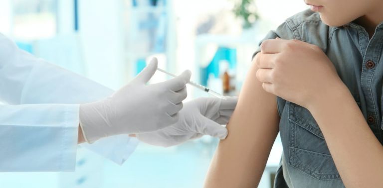 Εθελοντικός εμβολιασμός εφήβων 15 με 17 ετών | tovima.gr