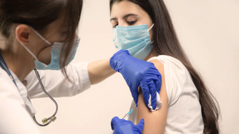Εμβολιασμοί εφήβων: Όλα όσα πρέπει να ξέρουμε