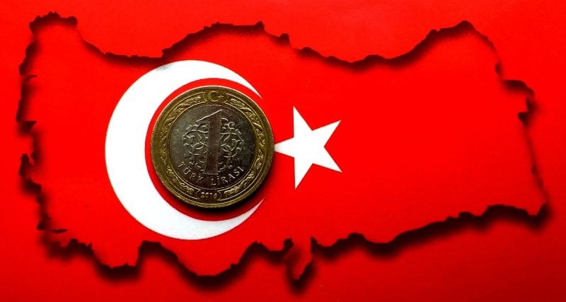 Η λίρα πέφτει, ο πληθωρισμός καλπάζει, τα ποσοστά κατρακυλούν – Τι θα κάνει ο Ερντογάν;