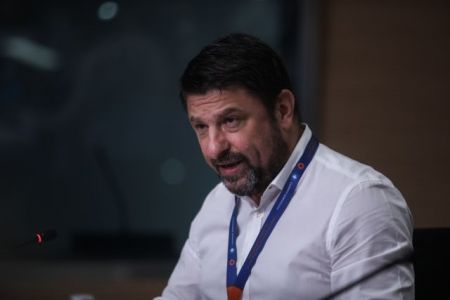 Κοροναϊός: Δείτε live τις έκτακτες ανακοινώσεις Χαρδαλιά μετά την εκτόξευση κρουσμάτων