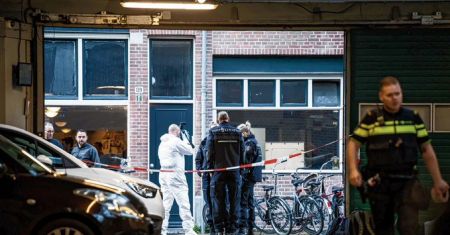Ολλανδία: Μάχη για τη ζωή του δίνει ο δημοσιογράφος που δέχτηκε δολοφονική επίθεση