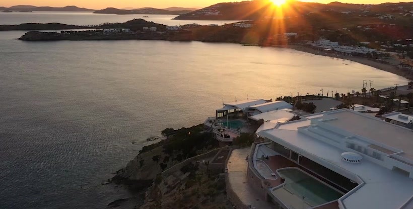 Βερσαλλίες προς ενοικίαση, Λαλάν και… «Cavo Paradiso»