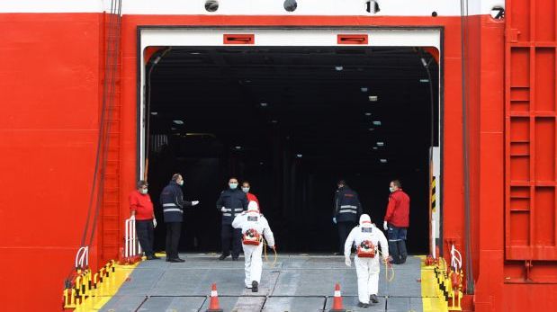 Κορωνοϊός : Πλοίο με 70 ύποπτα κρούσματα από την Ιο στην Ραφήνα – Είχαν πάει σε πάρτι