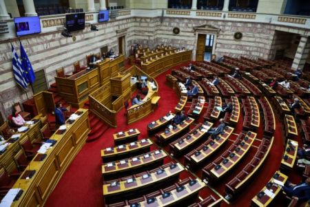 Βουλή: Πόσοι βουλευτές έχουν εμβολιαστεί