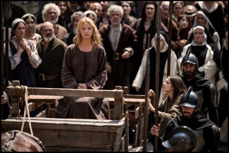 Φεστιβάλ Καννών 2021: Ο Πολ Βερχόφεν και η νύφη του Ιησού Χριστού