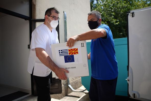 Βόρεια Μακεδονία: Η Ελλάδα απέστειλε 100.000 εμβόλια AstraZeneca | tovima.gr