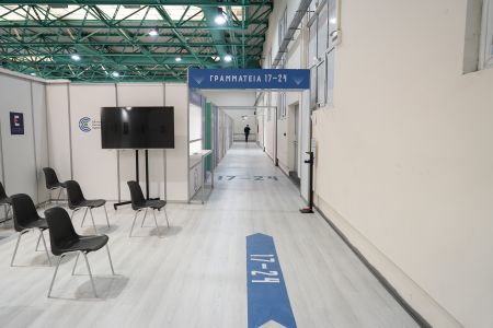 Δημόπουλος: «Εμβολιαζόμαστε όλοι και όλες τώρα, είναι στο χέρι μας»