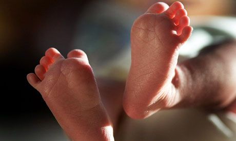 Ξεψύχησε νεογέννητο με 71 κατάγματα – Στο μικροσκόπιο των Αρχών οι γονείς
