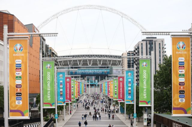 Euro 2020: Εκατομμύρια ιπτάμενα μυρμήγκια «απειλούν» τον τελικό | tovima.gr Euro 2020: Εκατομμύρια ιπτάμενα μυρμήγκια «απειλούν» τον τελικό | tovima.gr