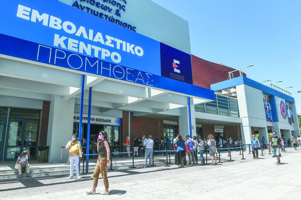 Η γεωγραφία των εμβολιασμών και οι κρίσιμες ομάδες – Οι αιτίες πίσω από τις μεγάλες διαφορές ανά τομέα στην Αττική