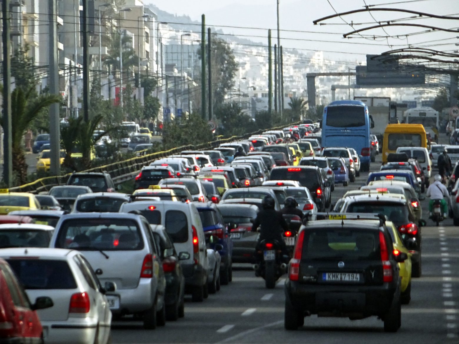 Κυκλοφοριακό χάος στην Αττική Οδό λόγω τροχαίου – Πού αλλού εντοπίζονται προβλήματα