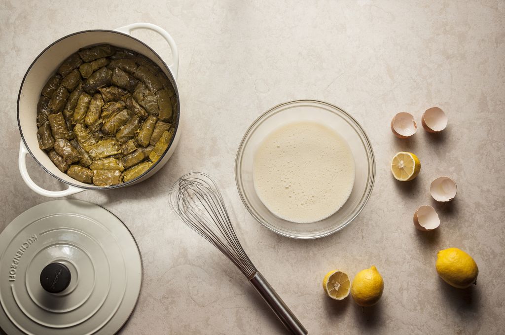 Ντολμαδάκια με κιμά και αβγολέμονο