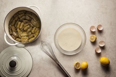 Ντολμαδάκια με κιμά και αβγολέμονο