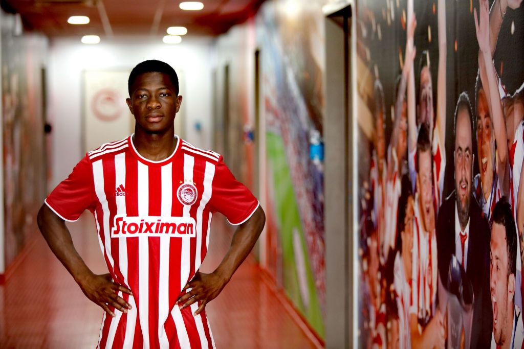 Αγκιμπού Καμαρά: «Περήφανος που φοράω τη φανέλα του Ολυμπιακού»