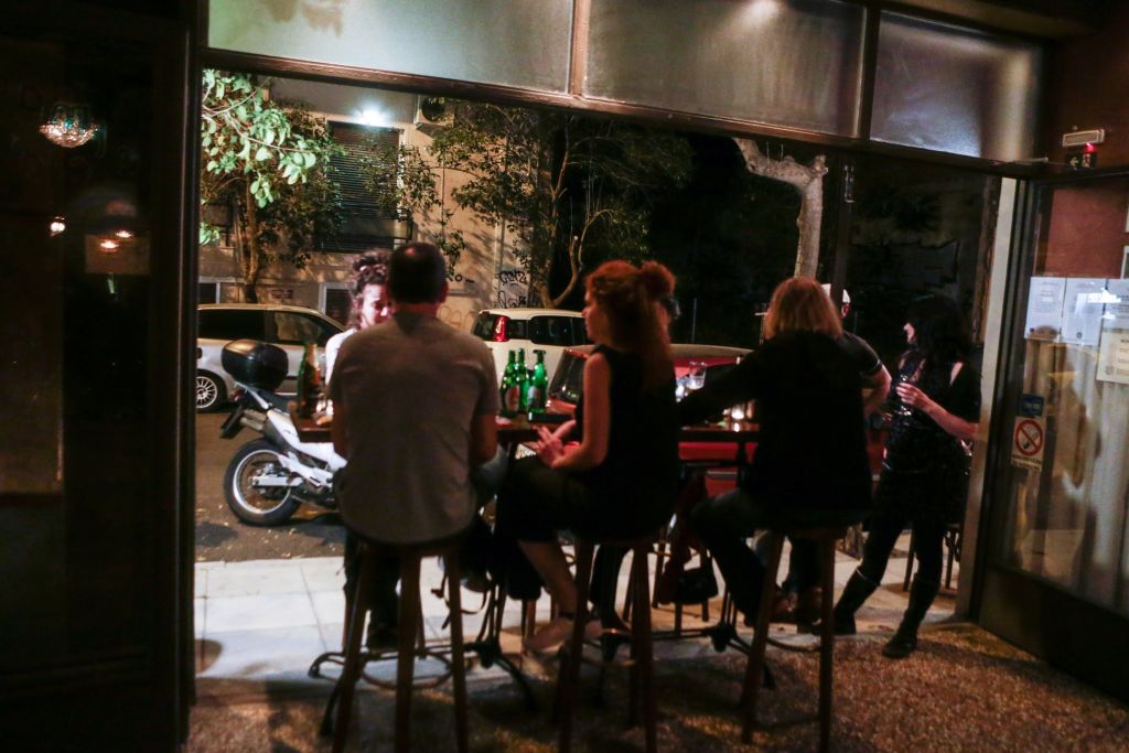 Οριστικό: Αυτά είναι τα μέτρα για τους κλειστούς χώρους