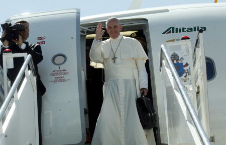 Επίσημη πρόσκληση Σακελλαροπούλου στον Πάπα Φραγκίσκο να επισκεφθεί την Αθήνα