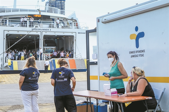 Ακτοπλοΐα: Σύσκεψη για τα υγειονομικά μέτρα σε πλοία και λιμάνια