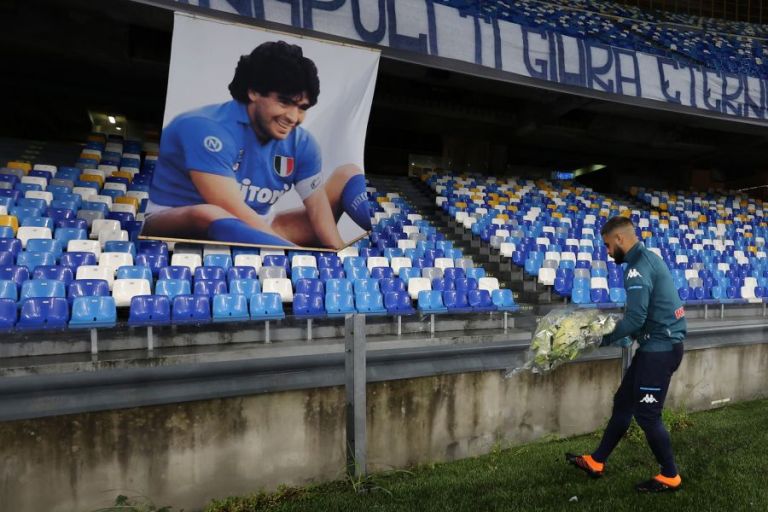 Το ποδόσφαιρο τιμά τον Μαραντόνα: Ιταλία – Αργεντινή στη μνήμη του «Θεού» | tovima.gr