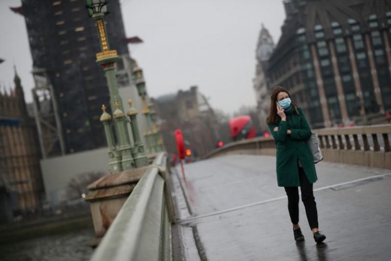 Βρετανία: Προβλέψεις για 100.000 κρούσματα τη μέρα- Παραμένει η μάσκα | tovima.gr