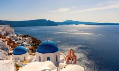 Βρετανία: Παραμένουν στην «πορτοκαλί λίστα» τα ελληνικά νησιά