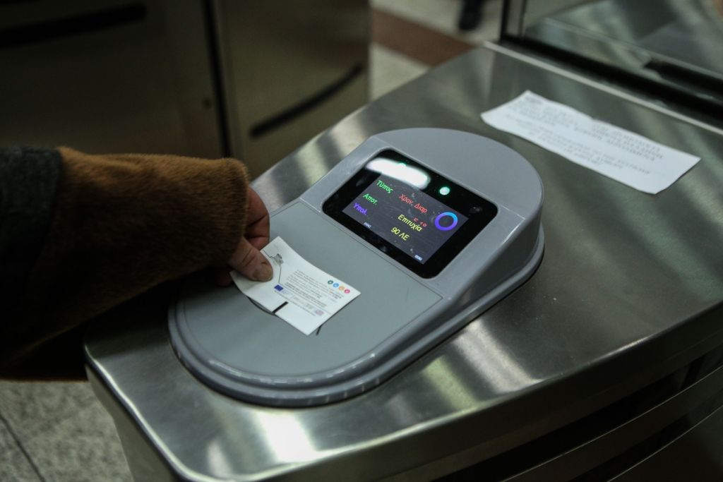 Καραμανλής: σύντομα θα ανακοινώσουμε κάποιο εκπτωτικό πακέτο για τους εμβολιασμένους στα ΜΜΜ