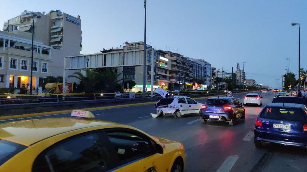 Τροχαίο στην άνοδο της Συγγρού με δύο τραυματίες