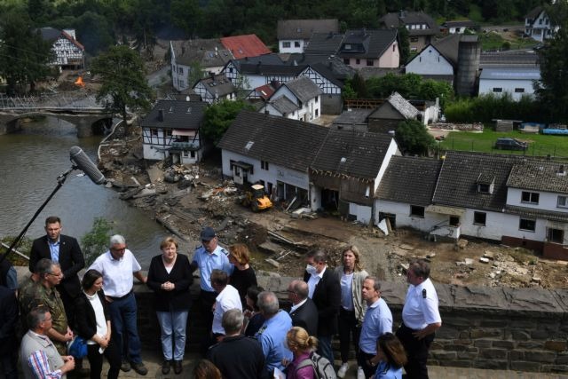 Γερμανία: «Η καταστροφή προκαλεί τρόμο» – Τι είπε η Μέρκελ για τις πλημμύρες | tovima.gr
