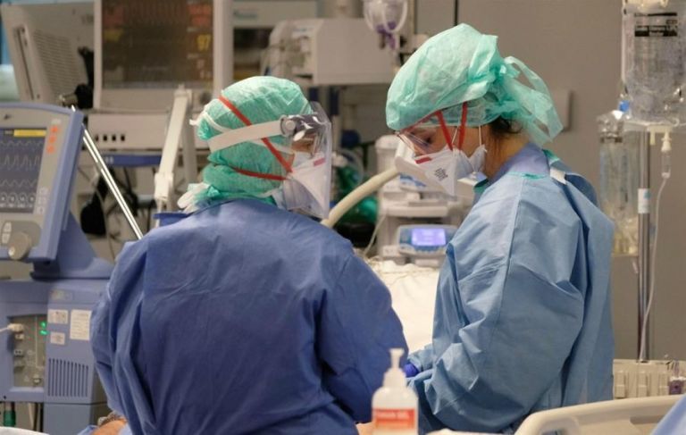 Κορωνοϊός : Αυξάνονται οι εισαγωγές ασθενών στα νοσοκομεία της χώρας – Ανεμβολίαστοι οι περισσότεροι | tovima.gr